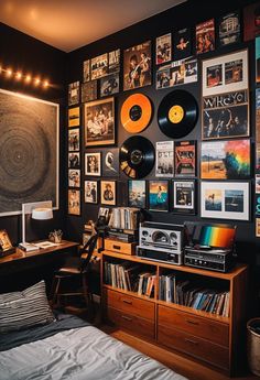 Posters On The Wall Ideas, Room Vibe Ideas, Cool Dorm Decor, Room Inspiration Men, Interior Design Men’s Room, Vibe Rooms Ideas, Dream Rooms Aesthetic, Bedroom Ideas College Apartment, College Apartment Wall Decor