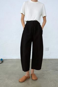 NEW - YUCCA | 2 Beautiful Wardrobe, Everyday Pants, High Standards, Trousers Women, Work Outfit, Holding Hands, Black Pants