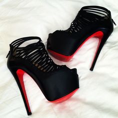 If I had these my life would be complete. My shoe size in a heel is 8 1/2 in case anybody was wondering. Hak Tinggi, Red High Heels, Louis Vuitton Shoes, Fabulous Shoes, Black High Heels, Crazy Shoes, Shoe Obsession, Shoe Lover, Christian Louboutin Shoes