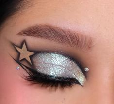 Makeup Tools Aesthetic, Elements Makeup, Shiny Eye Makeup, Eye Makeup Inspo, Eye Makeup Eyeliner, Maquillage Yeux Cut Crease, Ateez Concert, Maddy Perez