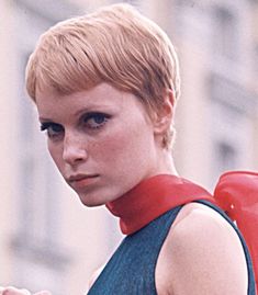 60s Hairstyles Short, Backcombed Hairstyles, Havanna Twist, 1960 Hairstyles, 60s Hairstyles, Flapper Hair, 1960s Hair, 60s Hair, Mia Farrow