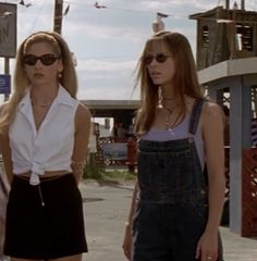 Helen Shivers, Julie James, Buffy Style, 90’s Outfits, 90s Inspired Outfits, 2000s Outfits, 90s Looks, 90s Outfit