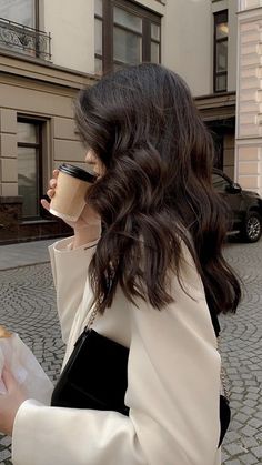 Rich Brown Hair, Dark Chocolate Brown Hair, Pelo Cafe, Pfp Gif, Rambut Brunette, Dark Brunette Hair, Estilo Swag, Brown Hair Inspo, Chocolate Hair