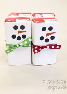 two snowmen made out of dice boxes with bows