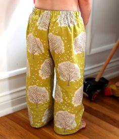 How to sew pj pants Pants Tutorial, Sewing Pants, Toddler Pants, Pj Pants, Sewing Projects For Beginners, Sewing For Beginners, How To Sew, Pants Pattern