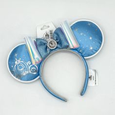 New With Tag Disney Parks Blue Cinderella Ears Headband. Ears Have Silver Foil Detailing That Includes Stardust And A Pumpkin Coach. Bow Is Iridescent With A Second Top Bow Made Of Blue Metallic Fabric And A Clock Charm In The Center. Measures Approx. 8'' H X 10 1/2'' W X 2'' D. Cinderella Minnie Ears, Cinderella Disney Ears, Cinderella Mouse Ears, Cinderella Mickey Ears, Cinderella Ears, Midnight Clock, Cinderella Disneybound, Pumpkin Coach, Disney Trip Outfits