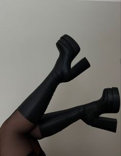 Platform Boots Steve Madden, Lomg Boots, Black Platformed Boots, Black Boot Platforms, Y’all Black Boots, Black Boots Tight, Steve Madden Platform Boot, Steve Madden High Boots, Tall Black Platform Boots