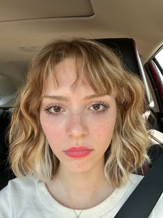 Short Hair Bangs Highlights, Blonde Hair With Brown Highlights Chunky, Light Brown With Blonde Underneath, Blonde Hair Chunky Highlights, Short Blonde Hair Brown Eyes, Blonde Hair With Chunky Lowlights, Short Hair Chunky Highlights, Blonde Underneath Brown Hair Short, Blond Underneath Brown Hair