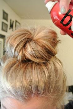 Messy Bun Wedding, Easy Messy Bun, Crochet Messy Bun, Perfect Messy Bun, Hairstyles Theme, Bun Tutorials, Messy Bun Tutorial, Cute Buns, Knot Bun