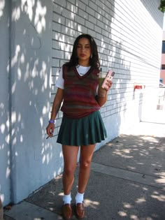 Skater Style Girl, Mini Skirt Street Style, Skirt Street Style, Sweater Weather Outfits, Y2k Inspo, Girl Y2k, Timberlands, Skirt Mini