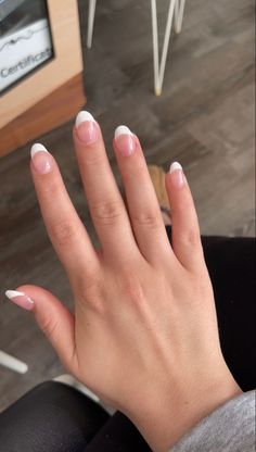 Trendy Nails Right Now, Dip Nails Ideas French Tip, Back To School Nails Almond Shape, Engagement Ring Upgrade Before After, French Tip Nails Aesthetic, Short Acrylic Nails French Tip, Short New Years Nails, Almond French Tips, Bad Nails