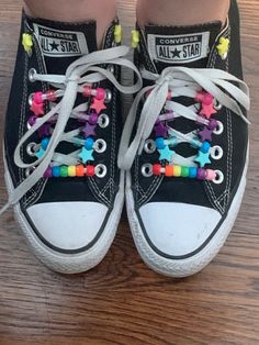 LGBTQ+ Shoe Lace Bead Ideas, Doodle Shoes, Converse Design, Grunge Shoes, Converse Aesthetic, Custom Shoes Diy