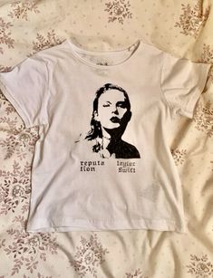 Cyanotype Shirt, Taylor Swift Pictures, Airport Outfit, Cute Shirts, I Dress, Infant Tees, Diy Clothes, Pretty Outfits