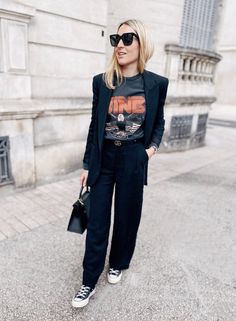 Outfits With High Top Sneakers, High Top Sneaker Outfit, Rocker Chic Outfit, Edgy Work Outfits, Black Pantsuit, Outfits For Spring, Sneaker Outfits, High Tops Sneakers, High Top Sneaker