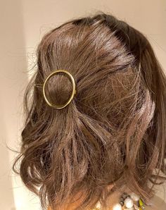 The perfect accessory for your wig. Beautiful gold dipped hair clip, subtle and classic elegance Simple classic gold circle design Easy to clip in the hair, perfect to change up you wig I often use my clips when I am busy with my babies out and about and need to have my hair clipped out of my face slightly, to make busy mum life a bit easier. These clips can make your wigs even more realistic too Dipped Hair, I Am Busy, Mum Life, Busy Mum, Gold Circle, Wig Accessories, Velvet Pouch, Gold Dipped, Classic Gold