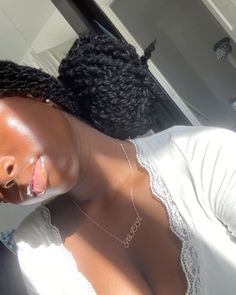 Skin goals, clear skin, glowing skin, sunkissed, sunkissed black skin, darkskin, brownskin, black girls with clear skin, faceless pics, baddie Clear Skin Aesthetic Ideas Brown, No Texture Skin, Clear Skin Goal Board, Glowy Skin Black Women, Vision Board Skincare Black, Glass Skin Facial, Glass Skin Aesthetic Black, Black Woman Clear Skin, Brown Skin Skincare