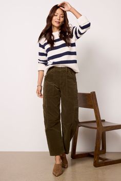 Marcelle Corduroy Cargo Pant Smart Cool Outfit, Autumn Outfits Ideas For Women, Vintage Workwear Pants, Womens Courderoy Pants, Cargo Pants Fall Outfit Women, Brown Straight Leg Pants Outfit, Curdoroy Pants Outfit Womens Brown, Utility Pants Women Outfit, Light Blue Corduroy Pants Outfit