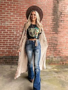 25 Must-Have Trendy Country Concert Outfits for Summer 2024: Cowgirls to Denim Dreams 25 Stile Boho Chic, Look Boho Chic, Summer Jam, Southern Outfits, Country Style Outfits, Western Wear Outfits, Country Casual, Cute Country Outfits, Looks Country