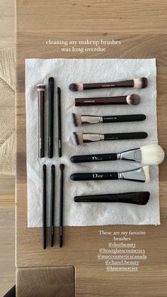 Luxury Makeup Brushes, One Size Makeup Products, Makeup Brush Holder Aesthetic, Makeup Brush Aesthetic, Aesthetic Makeup Brushes, Makeup Brushes Aesthetic, Makeup Aesthetic Products, Makeup Bag Aesthetic, Makeup Brushes Guide