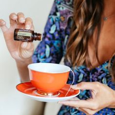 Melissa Essential Oil Blends, Essential Oil Photography, Healthy Photoshoot, Aromatherapy Aesthetic Photography, Essential Oils Aesthetic Photography, Melissa Ambrosini, Doterra Melissa, Cleaner Face, Personal Branding Inspiration