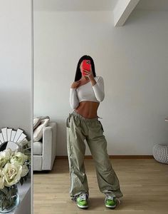 Girly Streetwear, Pakaian Hipster, Streetwear Outfit Ideas, Looks Party, Trendy Outfits For Teens, Tomboy Outfits, Streetwear Fashion Women, Festival Looks, Swaggy Outfits