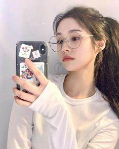 Medium Long Haircuts, Jung So Min, Cute Glasses, Uzzlang Girl, Korean Girl Fashion, Girls With Glasses, Long Hair Cuts