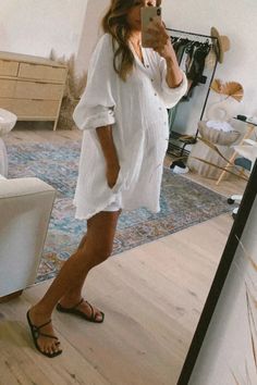 White Button Down Shirt Outfit Maternity, Free People Pregnant, Free People Maternity Style, Bump Summer Outfit, Maternity Fits Summer, Summer Baby Bump Outfits, Maternity Outfit Ideas Summer, 9 Months Pregnant Outfits Summer, Spring And Summer Maternity Outfits