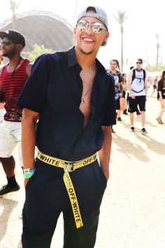 Off White Belt Outfit Men, Cochella Outfits Men, Coachella Outfit Black, Male Festival Outfits, All White Mens Outfit, Coachella Fashion Outfits