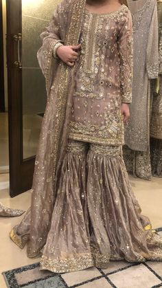 Suit Pakistani, Shadi Dresses, Pakistani Formal Dresses, Nikkah Dress, Asian Bridal Dresses, Pakistani Party Wear, Bridal Dresses Pakistan