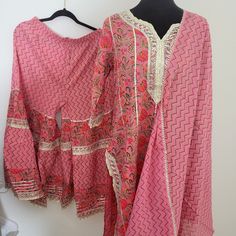 Brand New. Bollywood, Indian , Pakistani Kurthi, Sharara Dupatta Set With Gotapatti Lace Fabric Cotton. Size M (Pit To Pit 38) Size L (Pit To Pit 40) Size Xl (Pit To Pit 42) Size Xxl (Pit To Pit 44) Bollywood Style Sharara With Straight Kurta And Block Print, Pink Lawn Suit With Gota Work Straight Kurta, Bohemian Mulmul Salwar Kameez For Wedding, Bohemian Sharara For Diwali, Pink Bohemian Palazzo Set For Diwali, Bollywood Style Block Print Palazzo Set For Diwali, Bohemian Straight Kurta Sharara For Diwali, Bohemian Sharara With Straight Kurta For Diwali, Pink Mulmul Sharara With Dabka Work