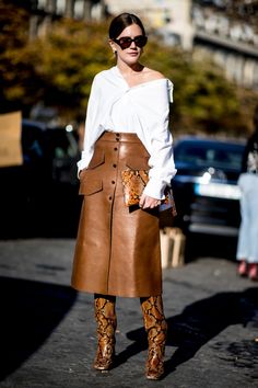 Sagittarius Vibes, Midi Leather Skirt, Rok Midi, Brown Leather Skirt, Cooler Look, Olivia Palermo, 2019 Fashion, Fashion Week Street Style, 가을 패션