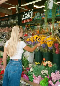 Nyc, NYC, New York, Central Park, Film, Film photo, aesthetic, Kodak film, sunflowers, flowers, girl Nyc Flowers Aesthetic, New York Travel Aesthetic, New York Aesthetic Pictures, Aesthetic Park Pictures, New York Summer Aesthetic, New York Aesthetic Summer, Kodak Aesthetic