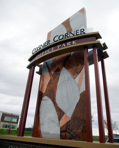 a sign for the corner corner police park