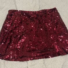 Brand New Francesca's Sequin Skirt Size 14 Red Sparkle Skirt, Red Glitter Skirt, Sequence Skirts, Glitter Skirt Outfit, Red Sequin Skirt, Hollywood Arts, Sequence Skirt, Sequins Skirt, Glitter Skirt