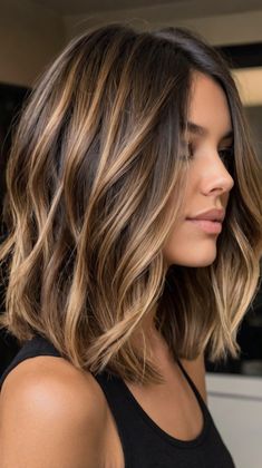 Effortless Lob Haircuts with Balayage for Short Bob Brunette Balayage 🌸 Curls Long Hairstyles, Short Bob Brunette, Bob Brunette, Haircuts With Balayage, Brunette Short, Long Hairstyles For Women, Picture Day Hair, Lob Haircuts, Chic Hairstyle