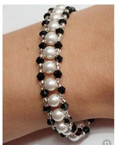 Pola Macrame, Bracelet With Pearls, Homemade Jewelry, A Bracelet, Elegant Bracelet, Beaded Jewelry Patterns, Beaded Bracelets Diy, Diy Schmuck