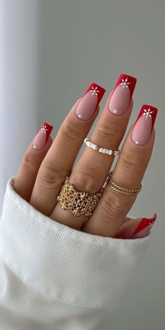 Christmas Nails Archives - Page 6 of 81 - Fabmood | Wedding Colors, Wedding Themes, Wedding color palettes Line Nail Designs, Xmas Nail Designs, Candy Cane Nails, Christmas Gel, Red Christmas Nails, Christmas Nails Easy, Christmas Gel Nails, Cute Christmas Nails, Nails Easy