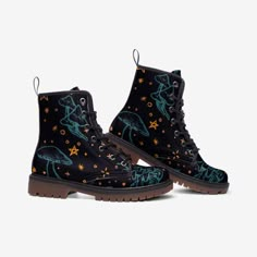 Doc Martens Designs, Mushroom Shoes, Mushroom Things, Mushroom Vegan, Vegan Leather Boots, Art Clothes, New Wardrobe, Custom Shoes, Look Cool