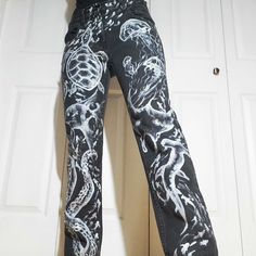 Unique Levi's skinny black underwater ocean themed hand painted jeans 511 28 28 Pants Art Design, Black Jeans Diy Paint, Skeleton Bleached Jeans, Horror Painted Jeans, Bleached Jeans Aesthetic, Trouser Painting Ideas, Bleach Splatter Jeans, Punk Painted Jeans, Bleached Black Jeans Design