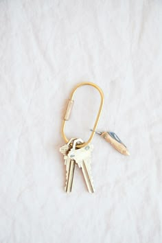 Japanese Brass Key Ring – Earthen Metal Keychains With Key Leash For Everyday Use, Gold Keychain With Key Leash For Everyday Use, Everyday Gold Keychain With Key Leash, Gold Keychains With Key Clip For Everyday Use, Gold Keychain With Key Clip For Everyday, Key Ring Ideas, Room Trinkets, Key Chains Aesthetic, Simple Keychain