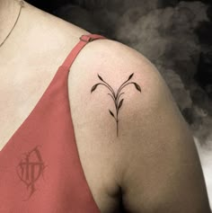 If you're an Aries, you were born between March 21 and April 19. Here are the best Aries tattoo ideas for all of you fiery rams. #aries #tattoos #zodiac #tattooideas Aries Tattoo Ideas, Tattoos Zodiac, Small Cross Tattoo, Ankle Tat, Horoscope Tattoos