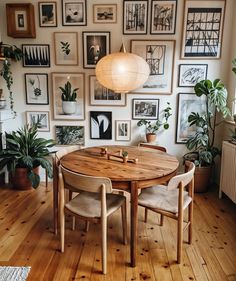 Dining Room Ideas Boho, Boho Eclectic Kitchen, Small Dining Room Ideas, Room Ideas Boho, Small Dining Room, Eclectic Kitchen, Dining Room Ideas, Cozy Chair, Italian Home