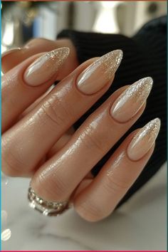 Champagne Glass Nails Designs, Gliterry Nails Design French Tip, Ombre Nails Brown And White, New Years Nails Oval Shape, Cool Neutral Nails, Winter Tip Nails, Festive Neutral Nails, Xmas Nails 2024 Trends, Winter Bride Nails