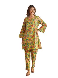 women floral A-line cotton co ord set with v neck Coord Sets For Women, Co Ord Outfits, Pant Top, Summer Co Ords, Ethnic Dresses, Everyday Jeans, Coord Sets, Kurta Pant Set