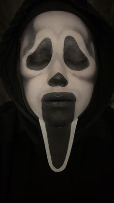 Ghost Face Face Paint, Ghostface Face Paint, Ghostface Makeup Halloween, Ghost Face Makeup Halloween, Ghost Face Makeup, Ghostface Makeup, Painting Costume, Awesome Makeup, Art Journal Prompts