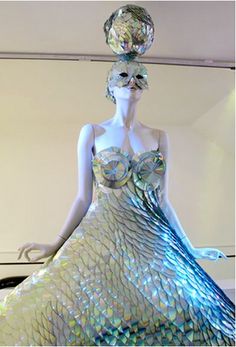 And You Thought Origami Was Impressive: Paper Fashions By Zoe Bradley Zoe Bradley, Recycled Dress, Paper Fashion, Paper Dress, Career Fashion, Iconic Fashion