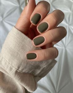 The Best Fall Nail Trends | Lauren Erro Short Fake Nails, Fall Nail Trends, Nagel Tips, Pedicure Nail Art, Cat Eyes, Nailed It, Stick On Nails, Beauty Nail