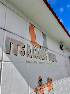 it's sacles time sign on the side of a building with orange and white letters