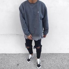 Behind The Scenes By dailystreetwearinspiration Champion Aesthetic, Sweatshirt Outfit Men, Aesthetic Outfit Men, Grunge Outfits Men, Workout Man, Sneaker Outfits, Men's Streetwear, Ripped Jeans Men