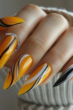 Negative Space Manicure, Lemon Delight, Fruit Nail Designs, Yellow Nail Art, Yellow Nail, Retro Nails, Sassy Nails, Fancy Nails Designs, Stiletto Nails Designs